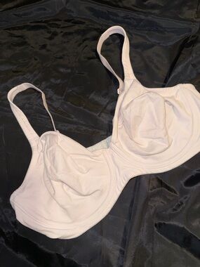 Victoria's Secret Body by Victoria Light Pink Underwire Everyday Bra 38D